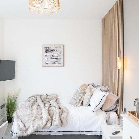 Boutique Nights Aparthotel Eastbourne Ngoại thất bức ảnh