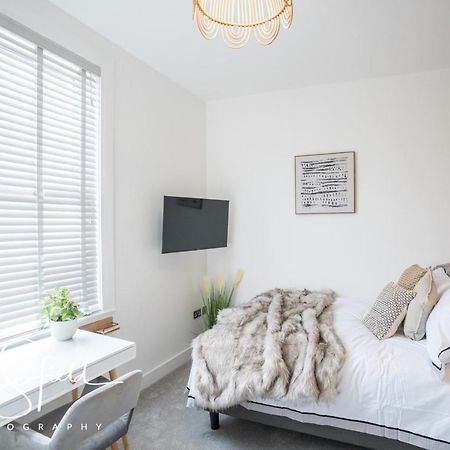 Boutique Nights Aparthotel Eastbourne Ngoại thất bức ảnh