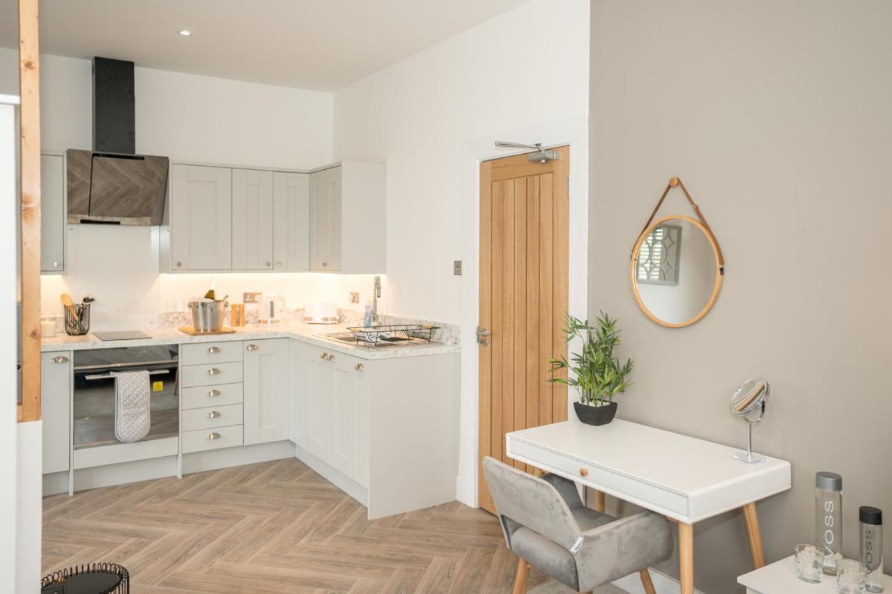 Boutique Nights Aparthotel Eastbourne Ngoại thất bức ảnh
