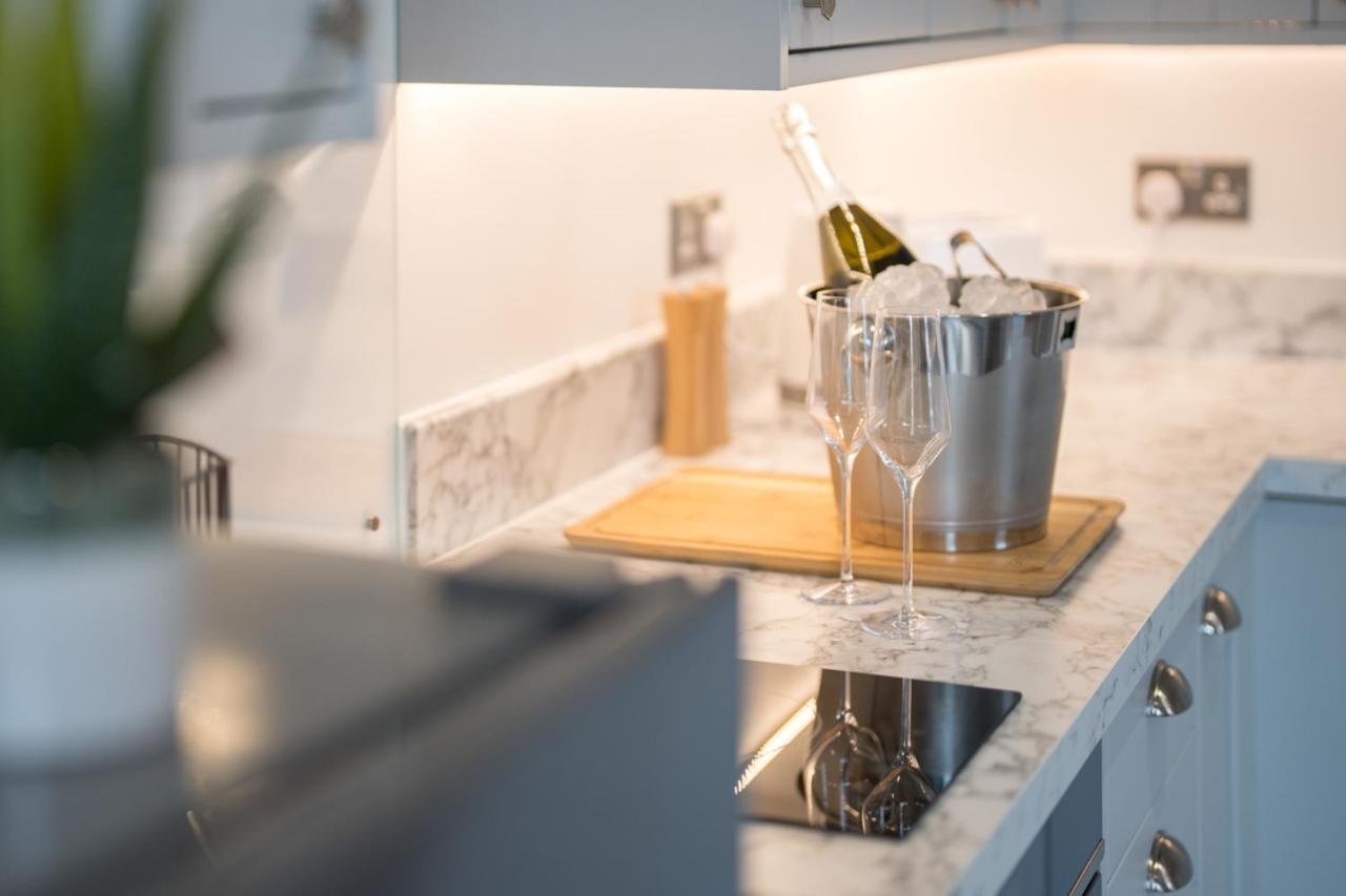 Boutique Nights Aparthotel Eastbourne Ngoại thất bức ảnh