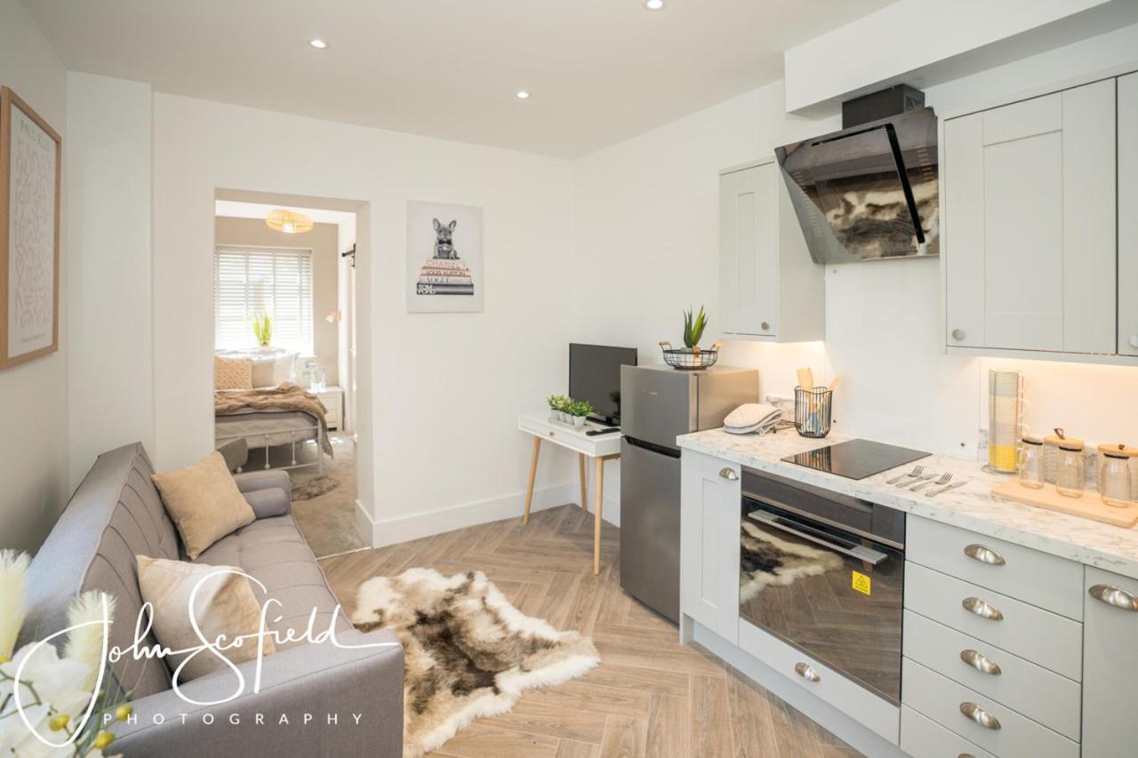 Boutique Nights Aparthotel Eastbourne Ngoại thất bức ảnh